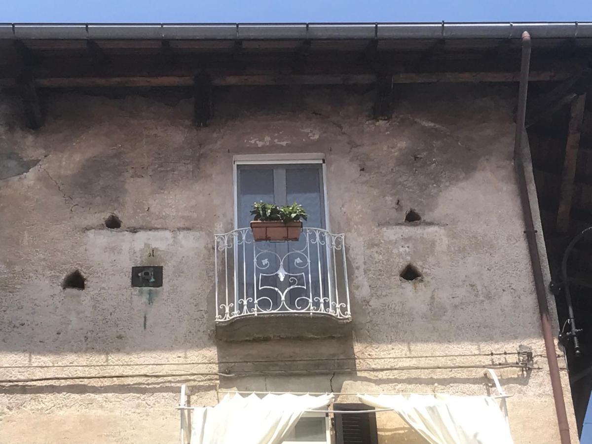 Il Nido Di Tiffany Appartement Massino Visconti Buitenkant foto